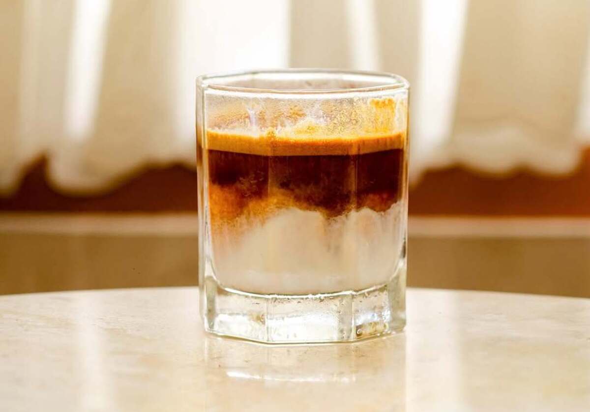 Dirty Latte enak di Bandung Subroto kopi. foto: ig@subrotokopi
