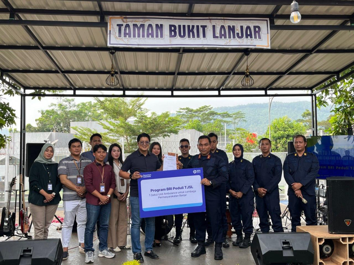 Perkuat Sinergi Antarinstansi, BRI Branch Office Banjar Serahkan Bantuan Mobil Ambulans untuk Lapas Banjar