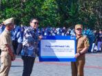 BRI Peduli Serahkan Mobil Pengangkut Sampah untuk Pemkab Kuningan, Realisasi KUR UMKM Tembus Rp377,7 Miliar