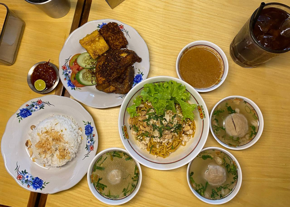 Bakso TU Teuku Umar, Bakso dengan Bala-Bala Monster yang Hits di Bandung 