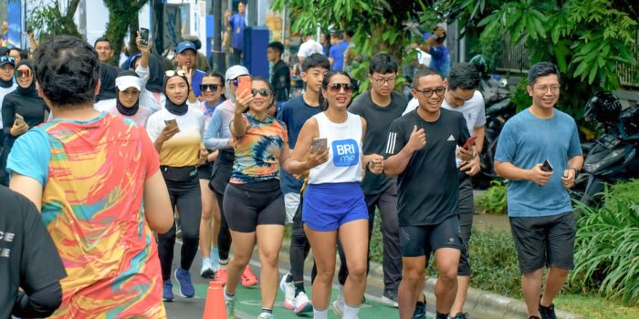 Sapa Warga Bandung di Dago: BRI Manfaatkan Momentum Car Free Day dengan Kemeriahan Aktivasi Olahraga dan Banjir Promo Spesial BRImo