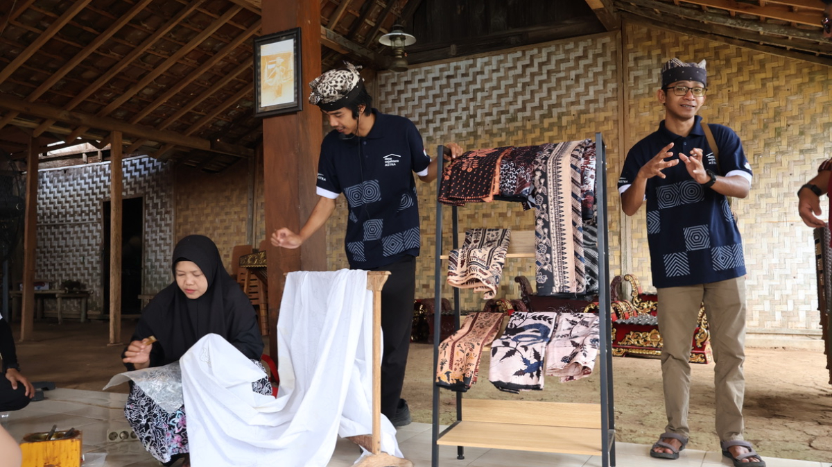 Desa Sejahtera Astra Kemiren melestarikan budaya Osing sekaligus meningkatkan ekonomi warga melalui wisata, UMKM, dan edukasi.