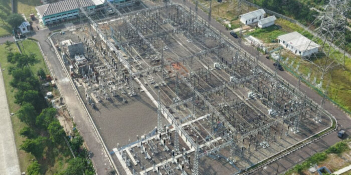 Tampak udara Gardu Induk 150 kilovolt (kV) Margakarya di Karawang International Industrial City (KIIC), Jawa Barat yang melayani suplai listrik ke industri data center di kawasan tersebut. Dengan listrik yang andal, PLN menciptakan multiplier effect untuk kemajuan industri nasional.