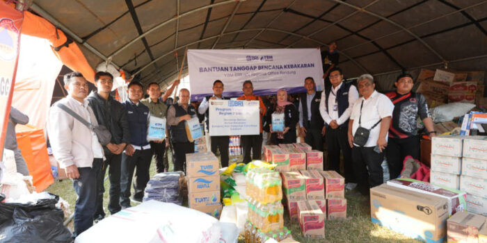 Peduli Bencana Kampung Adat Ciptamulya, BRI Region 9 Bandung Salurkan Bantuan Logistik dan Survival Kit Bersama YBM BRILian