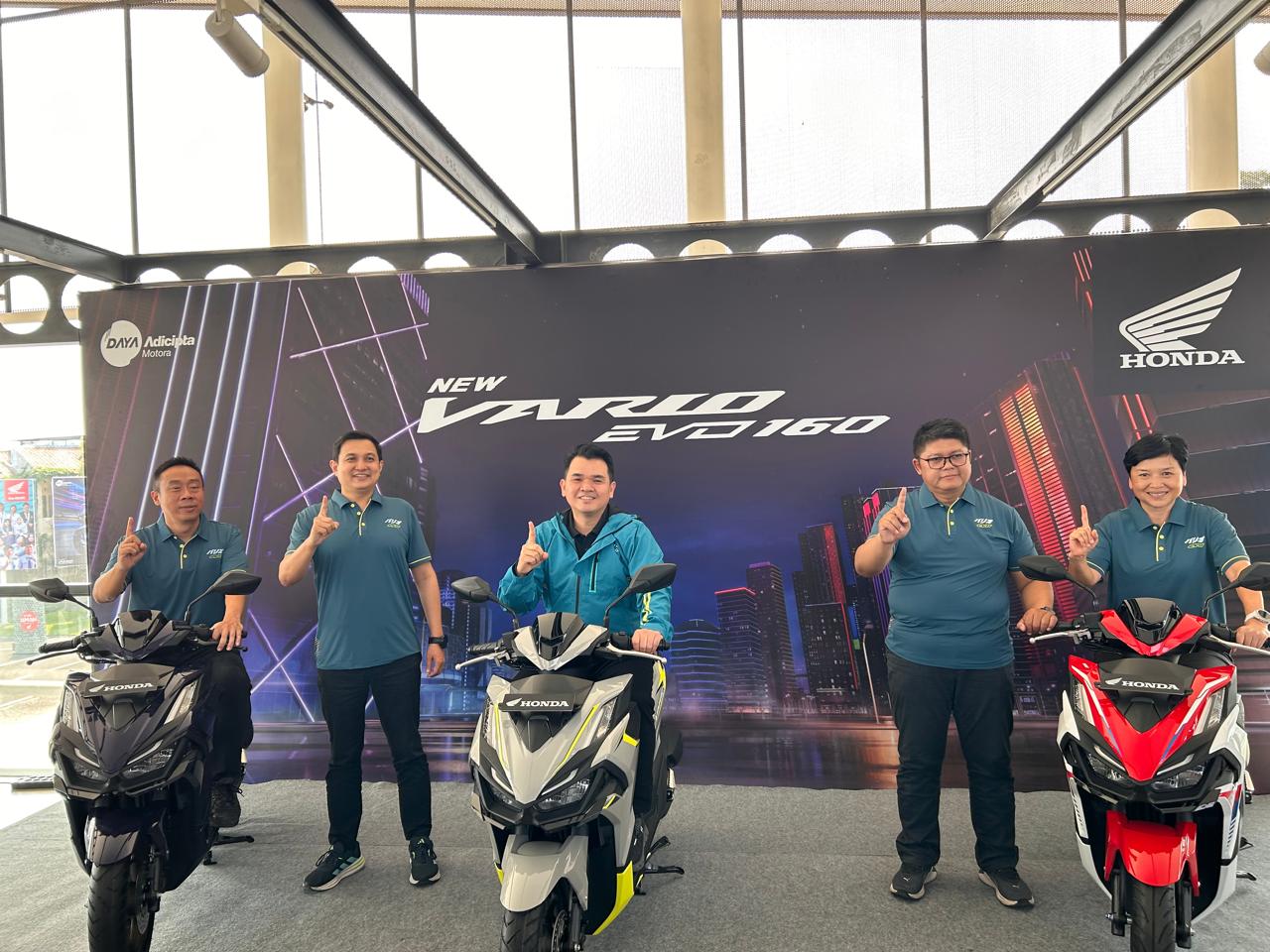 New Honda Vario Evo 160 resmi meluncur di Jawa Barat. Simak harga OTR Bandung, spesifikasi, fitur USB Type-C, dan pilihan warnanya.