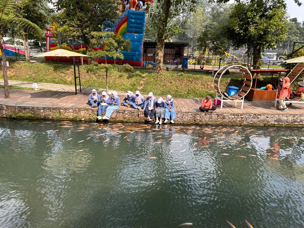 Tempat wisata Bandung Ecopark Curug Tilu Ciwidey