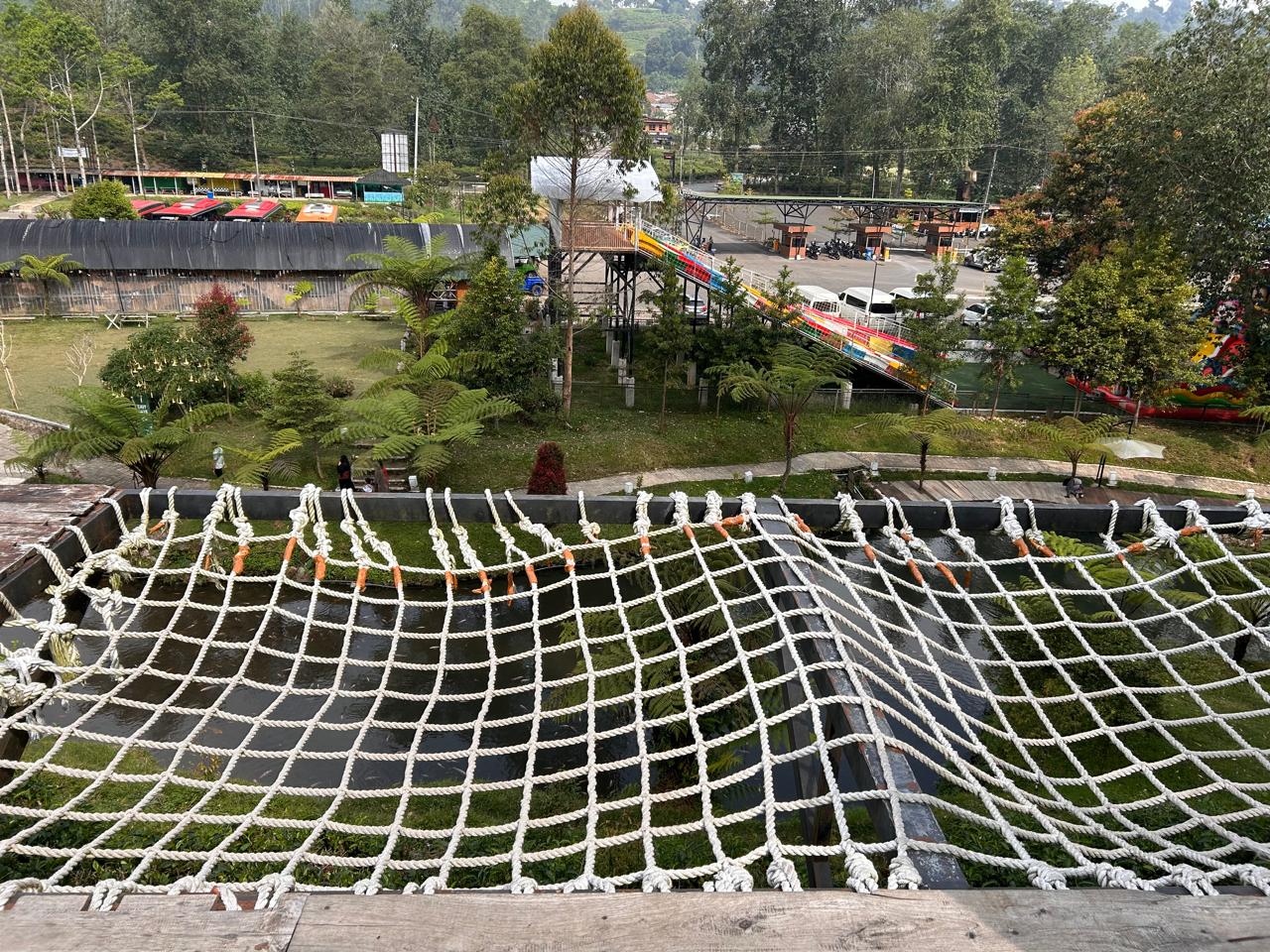 Tempat wisata Bandung Ecopark Curug Tilu Ciwidey