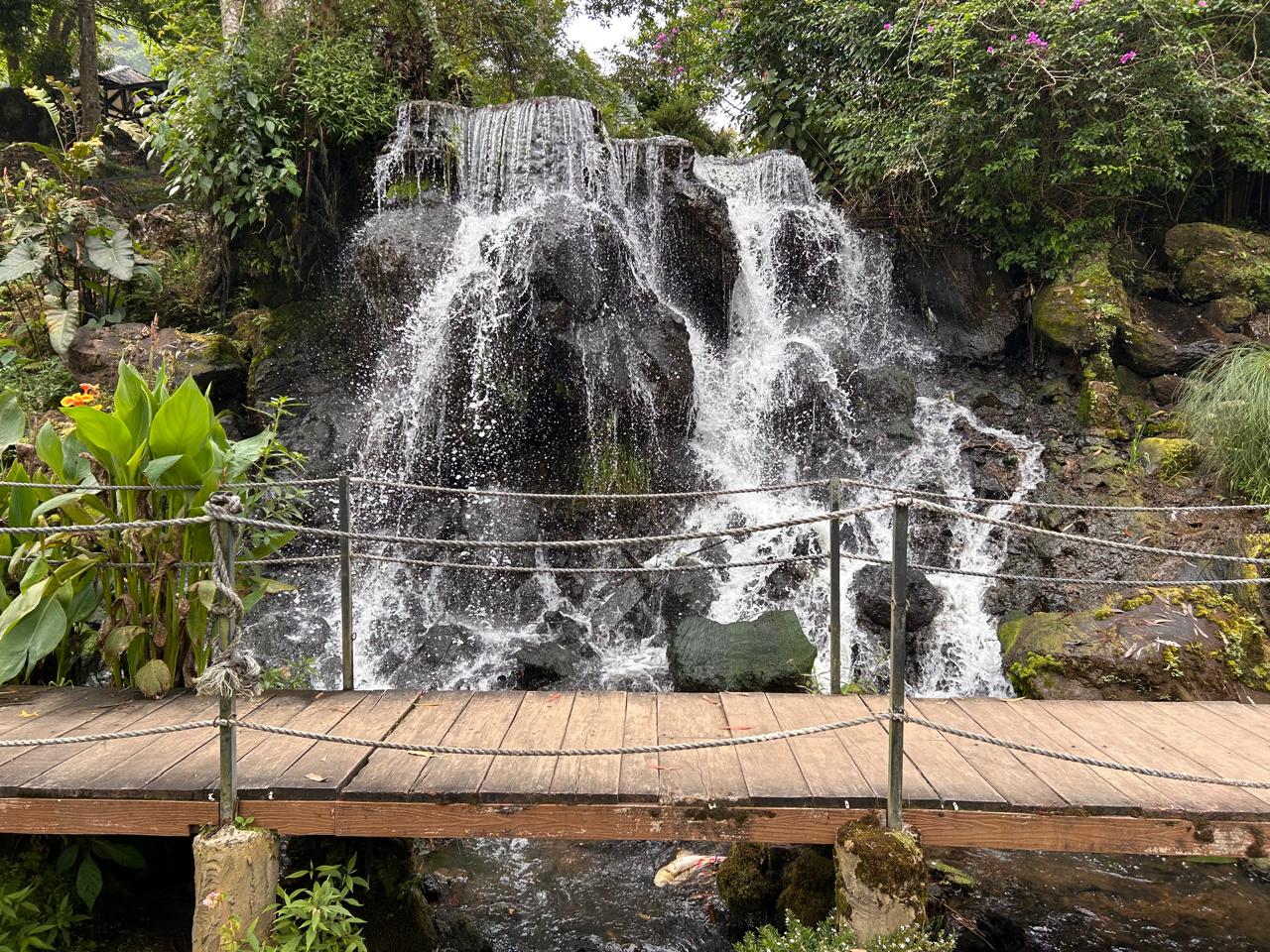 Tempat wisata Bandung Ecopark Curug Tilu Ciwidey