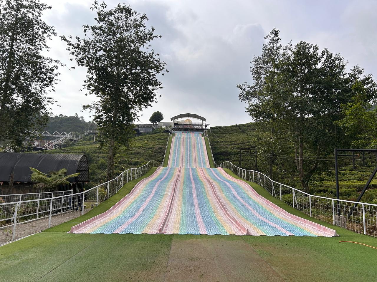 Tempat wisata Bandung Ecopark Curug Tilu Ciwidey