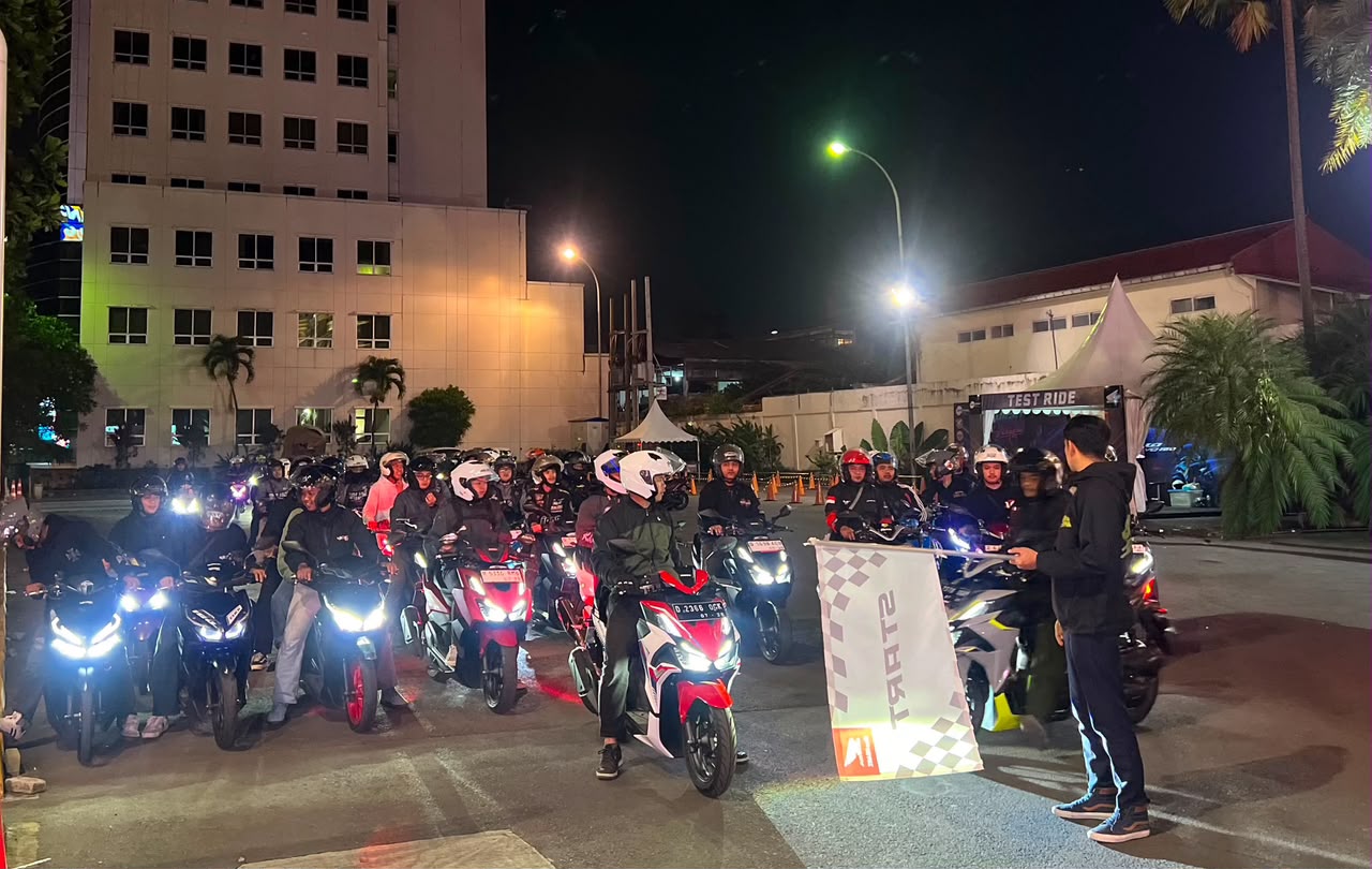 Ratusan Komunitas Honda Vario Ramaikan Vario Evo 160 Night Ride di Bandung